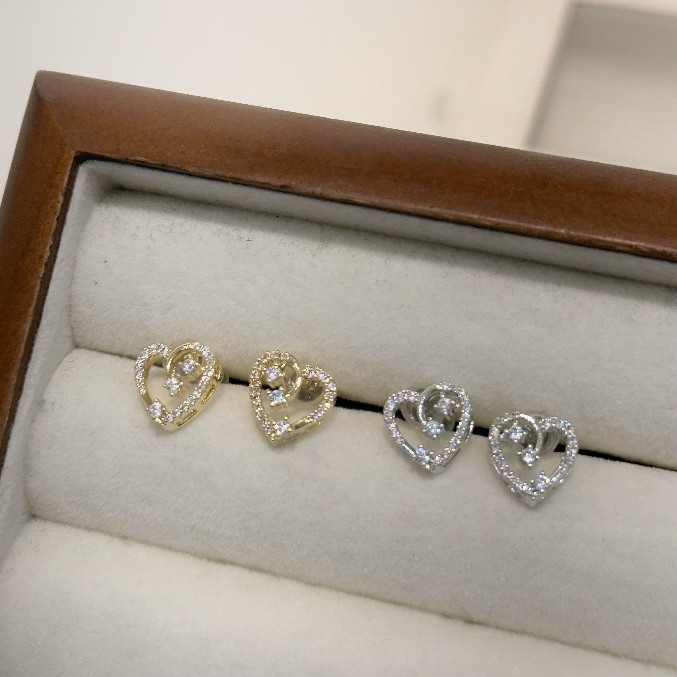 排鑽鏤空愛心耳針