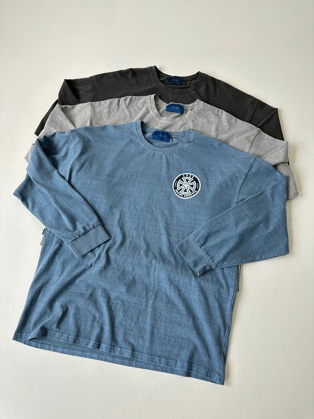 洗水英文字圖案長袖衫 LANE-057T