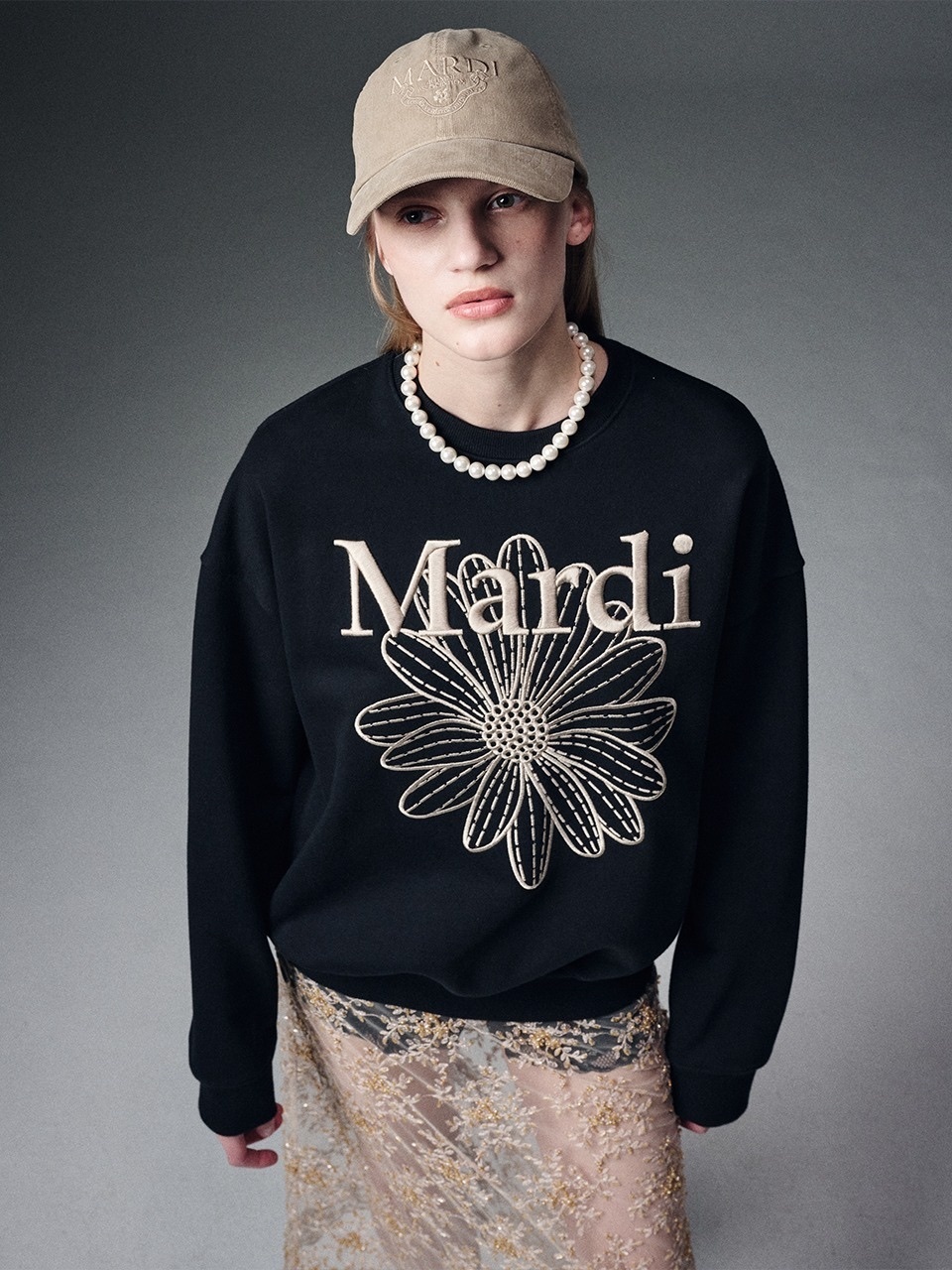 MARDI MERCREDI - SWEATSHIRT FLOWERMARDI NEEDLEWORK (BLACK BEIGE)