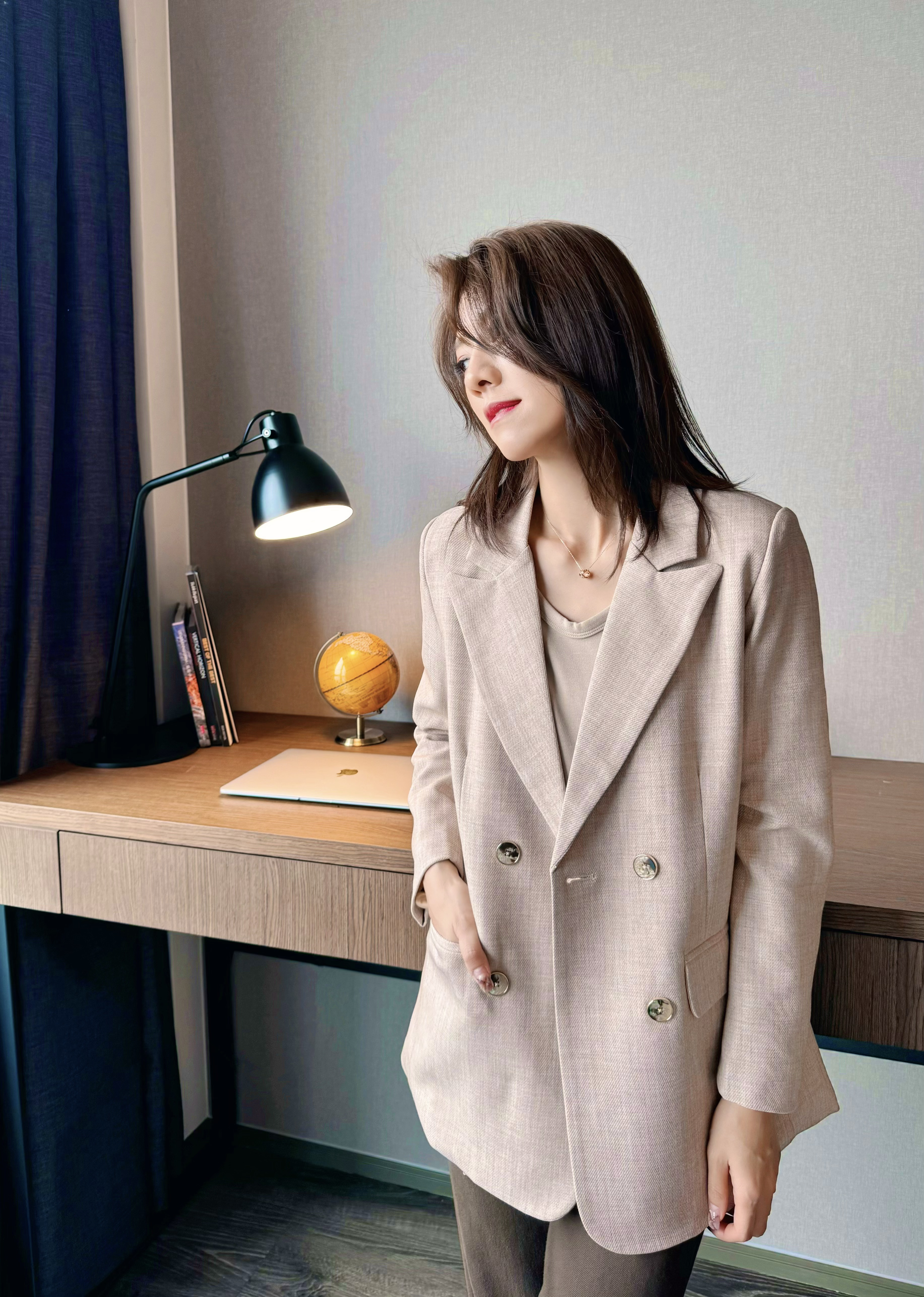 Double Breasted Peak Lapel Blazer_BZ243L08