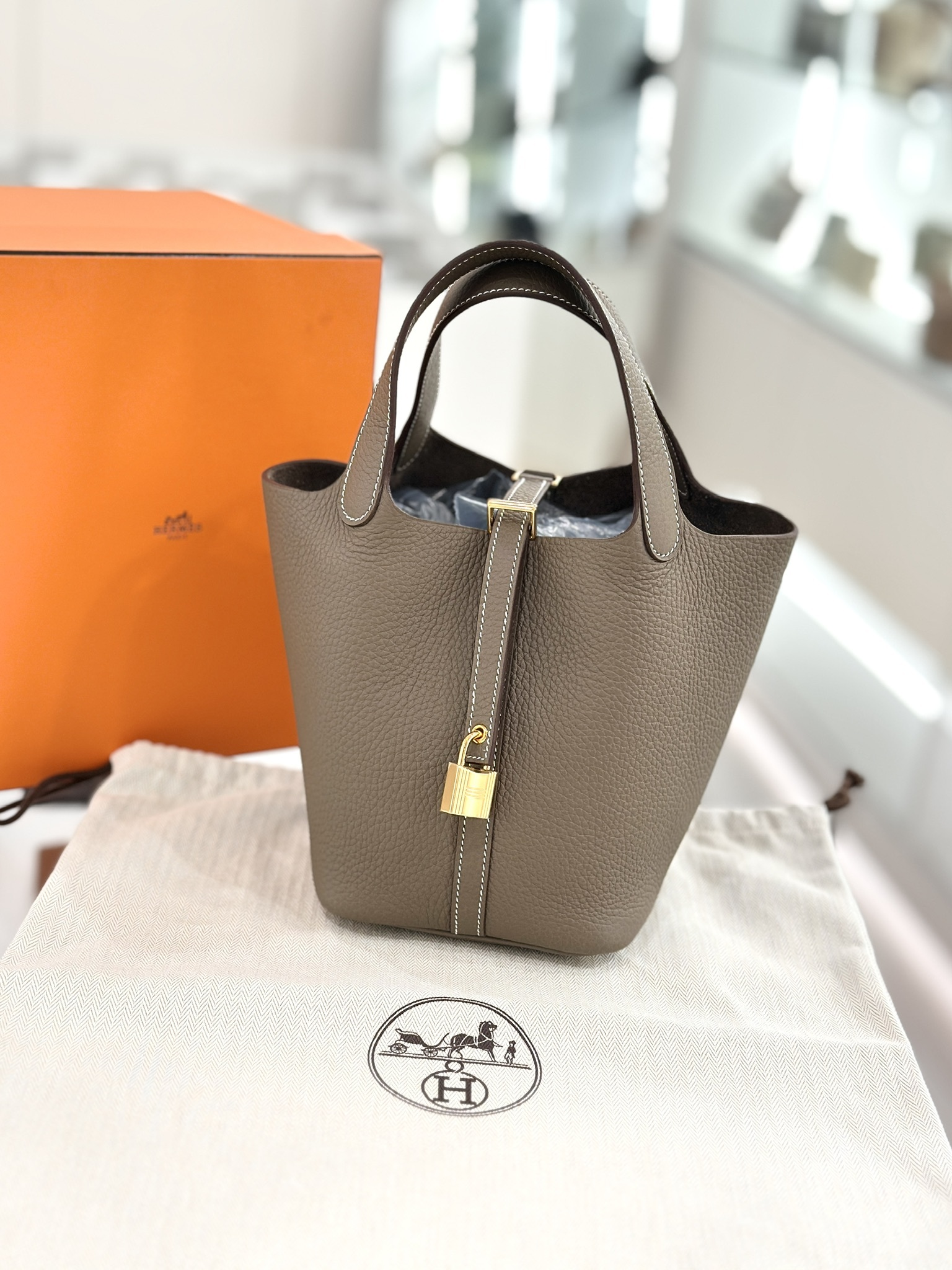 HERMÈS Picotin Lock 18 bag