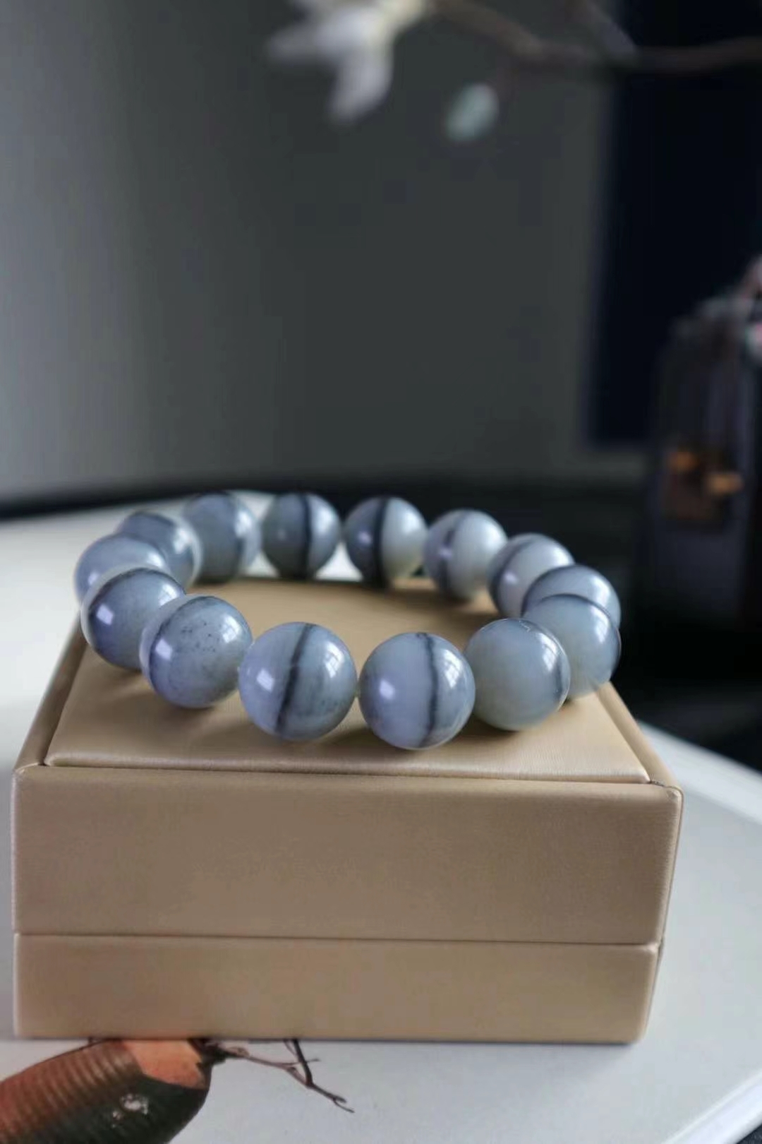 1030720 和田玉青花籽料一線天手串 (16mm直徑)