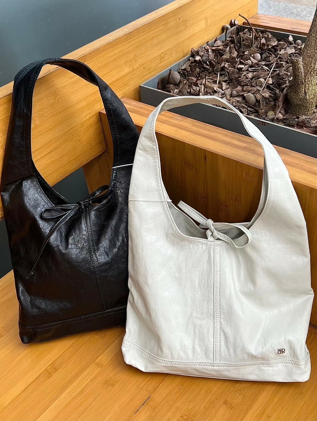 Depound pino bag (HOBO) 皮革流浪包/M 兩色