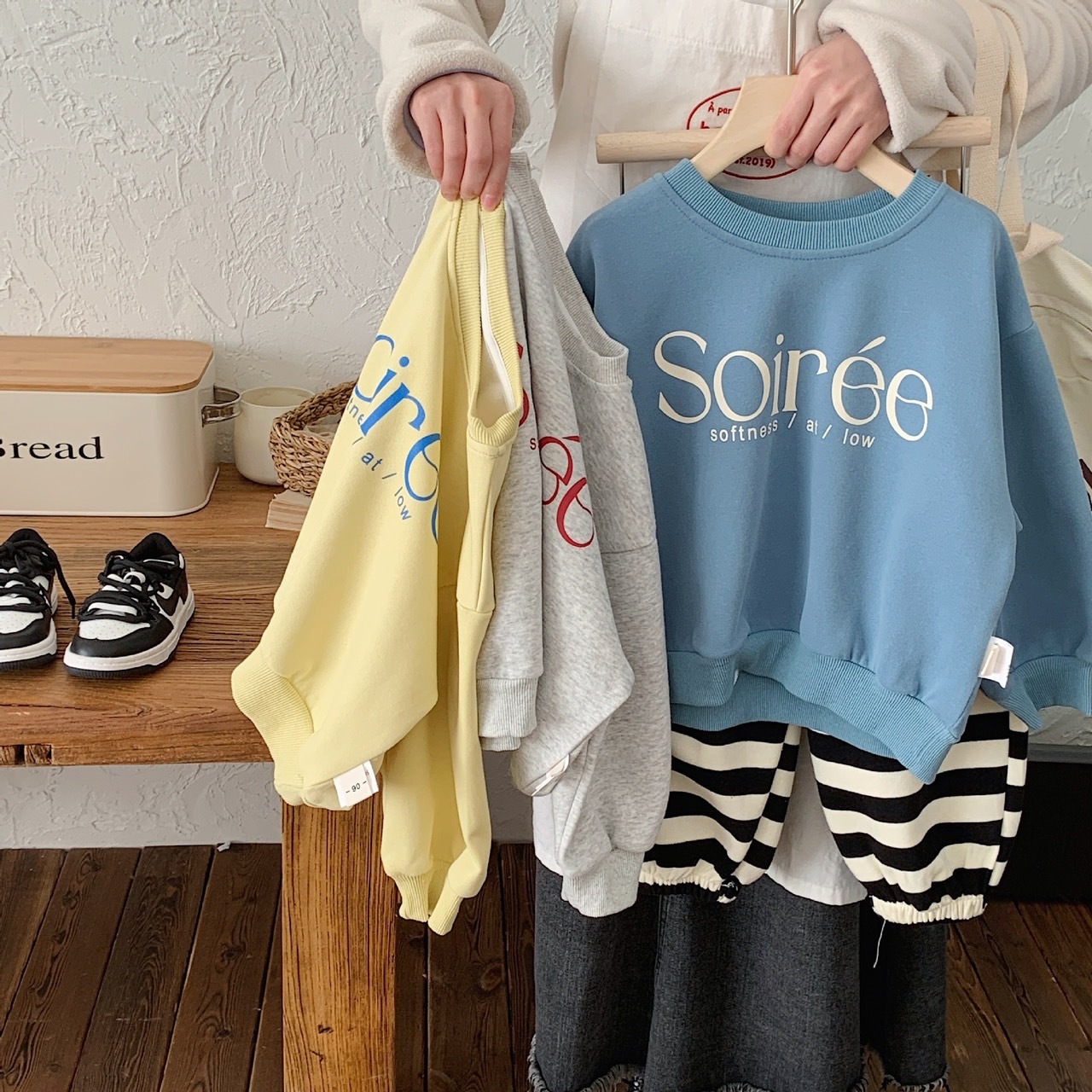 三色Soiree字母圓領上衣