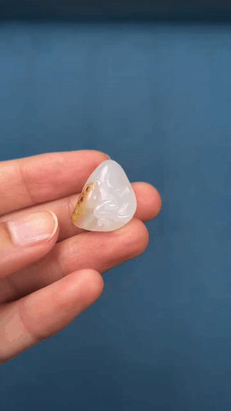 1030244 和田玉籽料小猴子