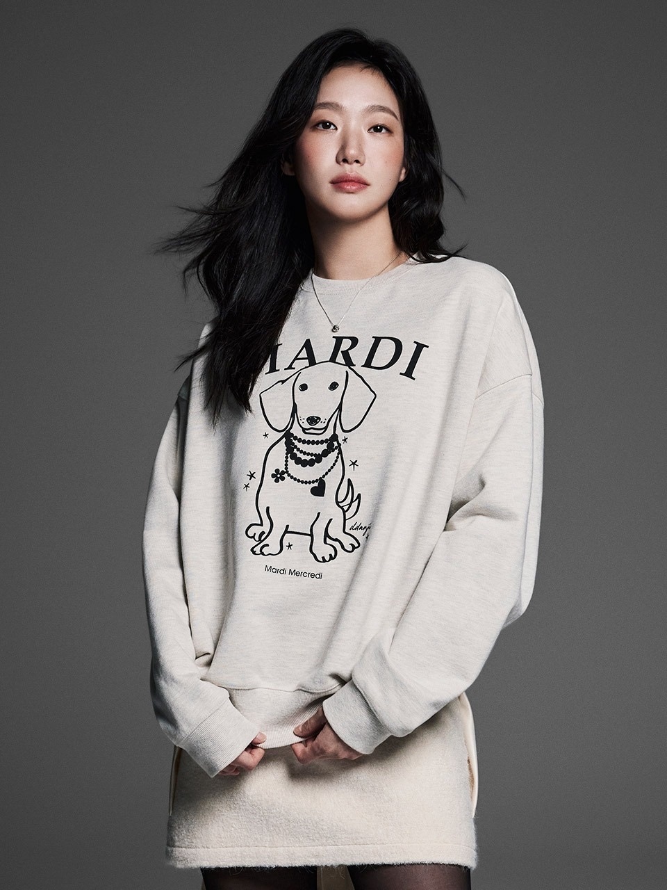 MARDI MERCREDI - SWEATSHIRT SWING THE TAIL DDANJI PEARL NECKLACE (OATMEAL BLACK)