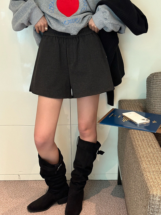 鬆緊腰斜紋短褲-一色