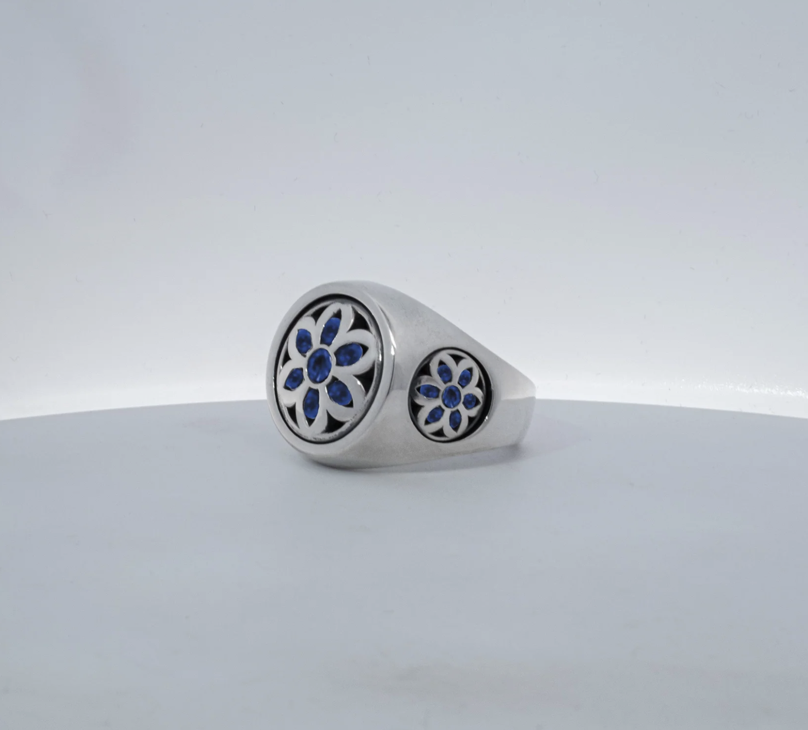 CLUB RING – BLUE SAPPHIRES – MEDIUM