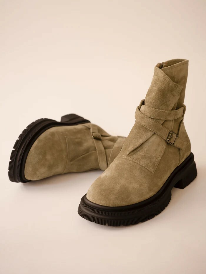 LB #267 Round Toe Leather Pleated Boots