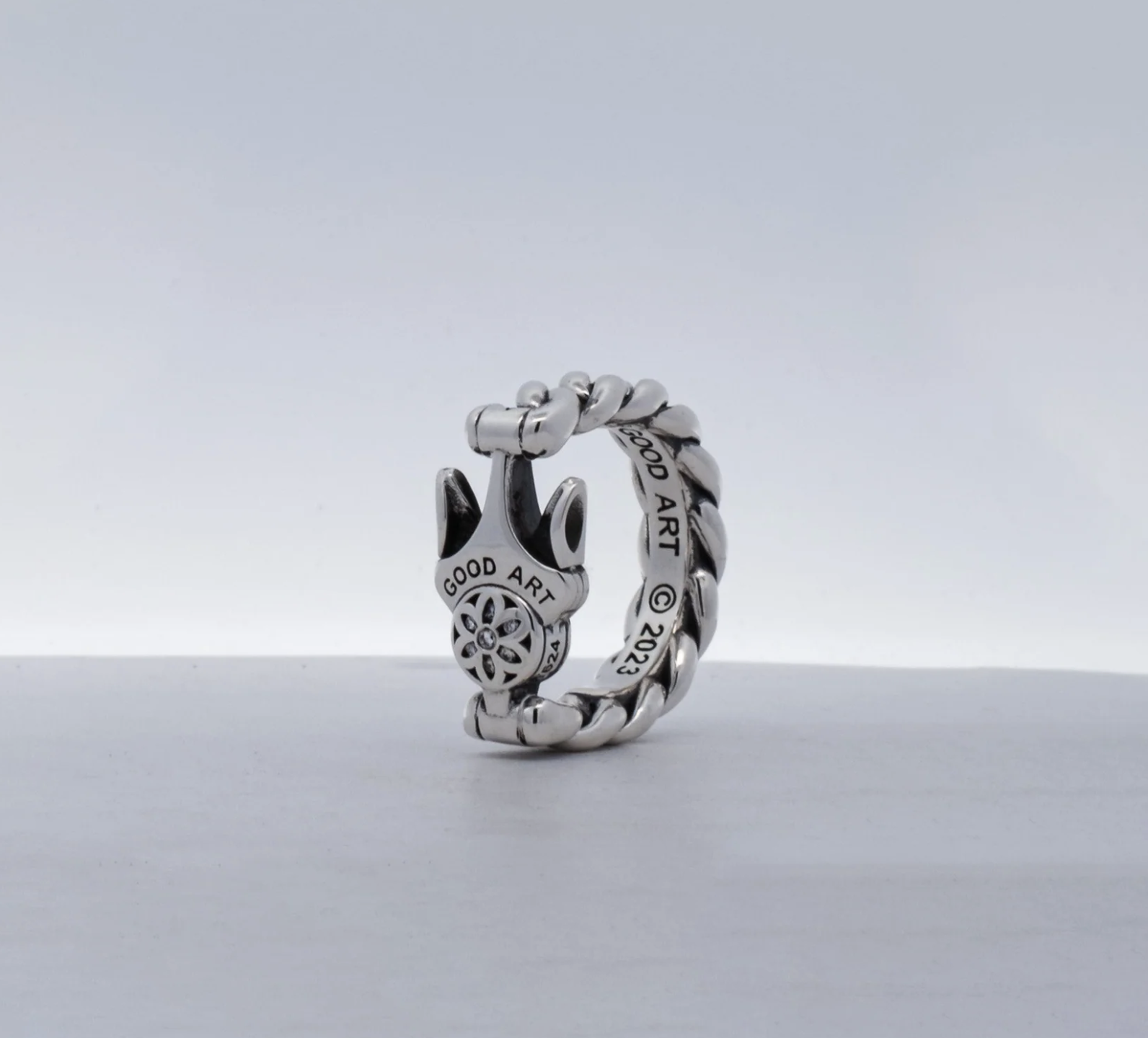 MODEL 10 – WHITE DIAMONDS – A