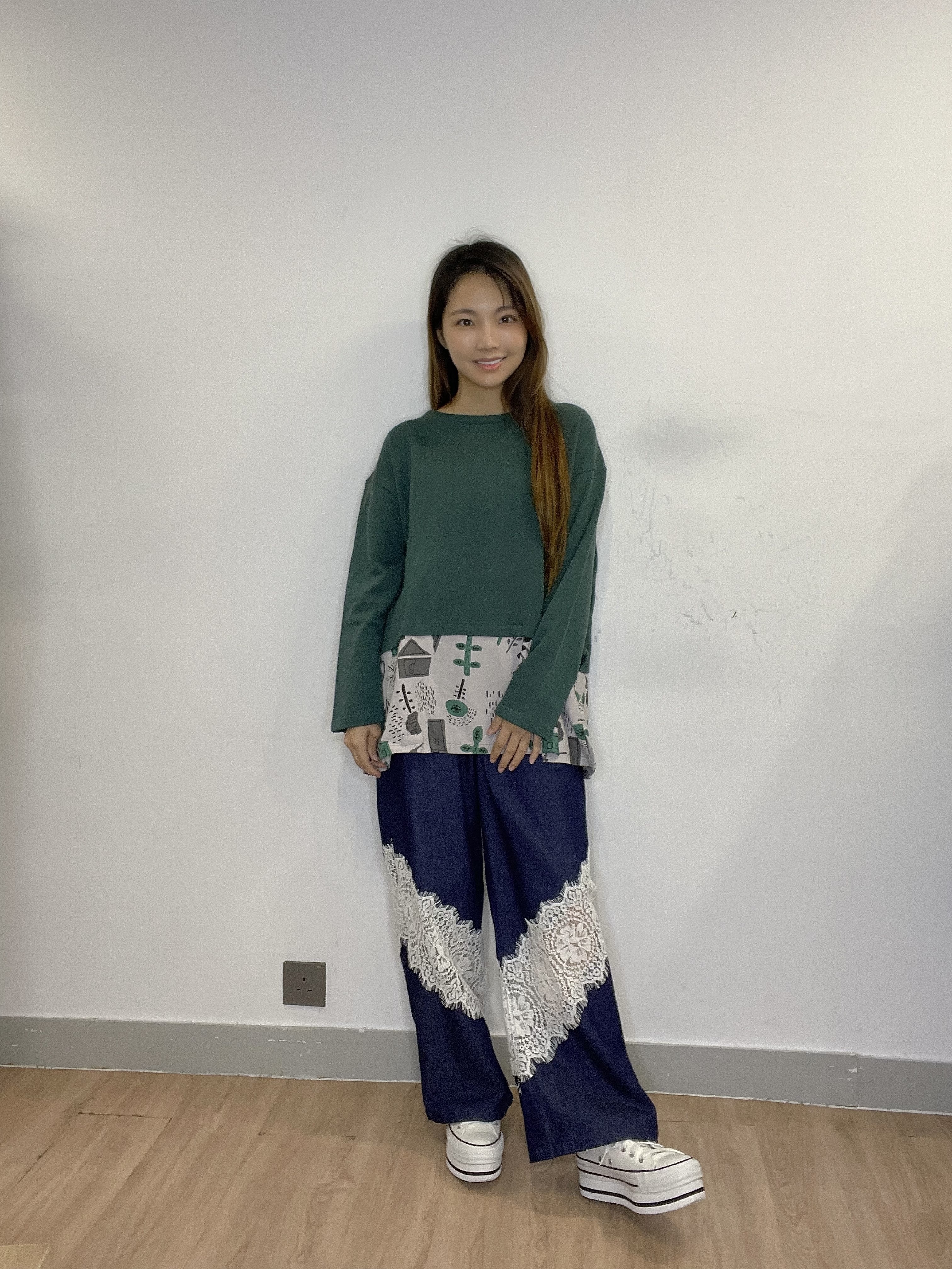 JP 下擺屋仔圖案後幅開叉top