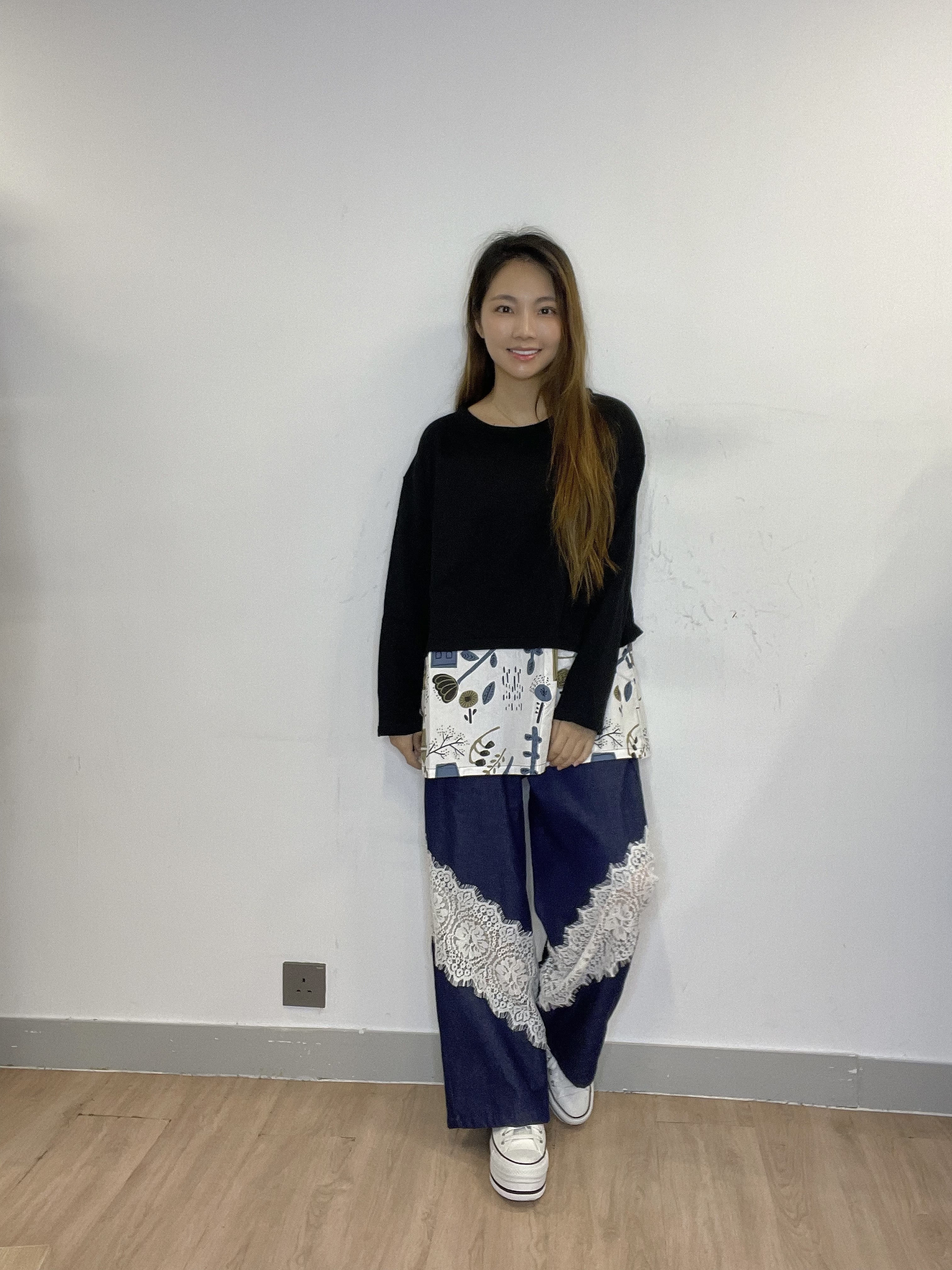 JP 下擺屋仔圖案後幅開叉top