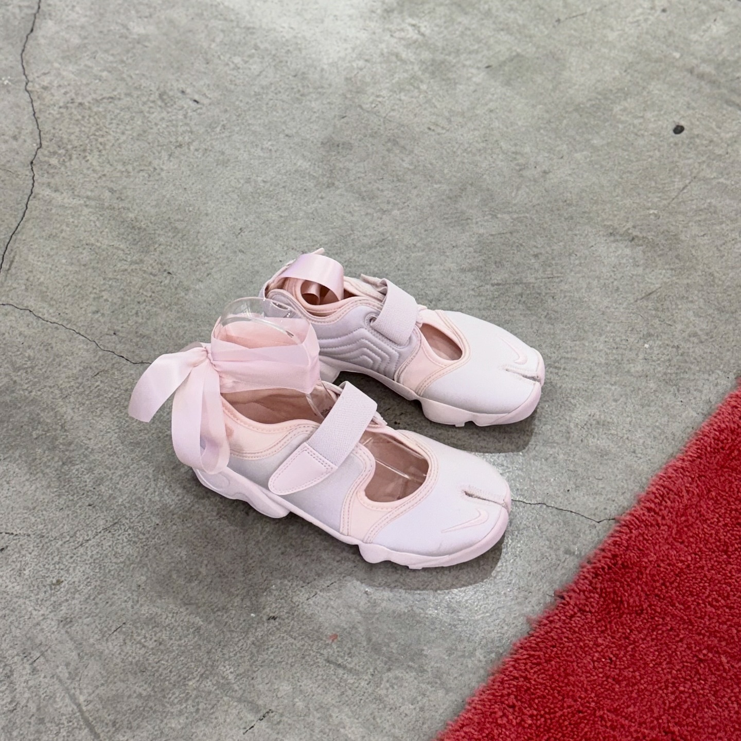 Nike Air Rift SE 芭蕾粉 櫻花粉 忍者鞋 分趾鞋 緞面 緞帶 布面 HQ3761-640