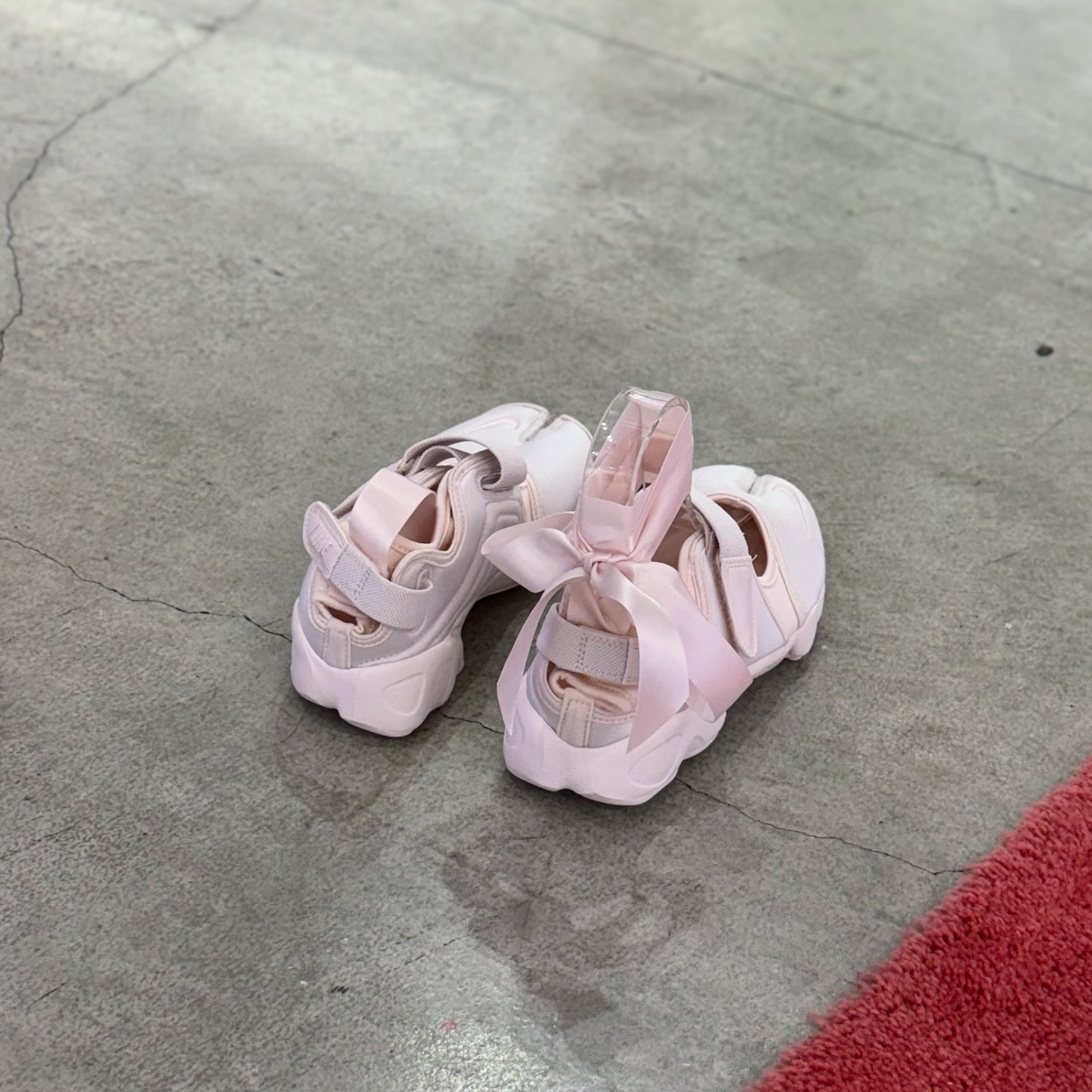 Nike Air Rift SE 芭蕾粉 櫻花粉 忍者鞋 分趾鞋 緞面 緞帶 布面 HQ3761-640