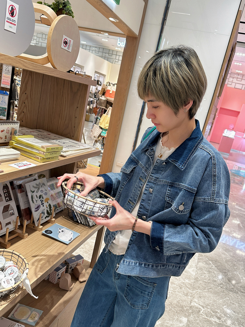 沒有厚重感的個性拚色牛仔外套 ⚡搶現貨 ⚡