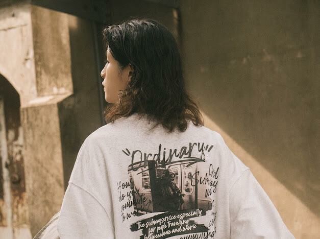Ordinary Subway 草寫大學Tee