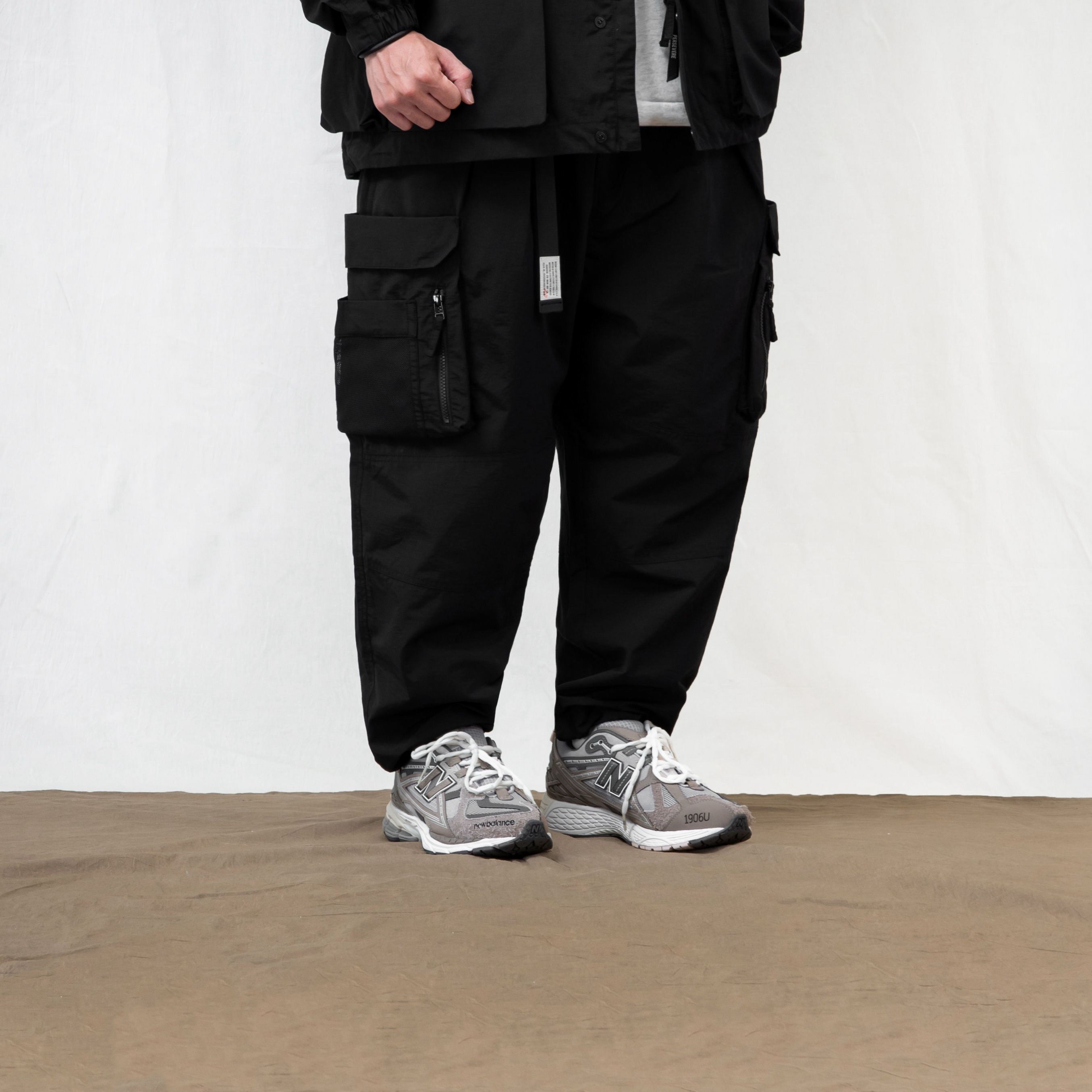 パンツ PERSEVERE MULTI POCKET CARGO PANTS PERSEVERE LAYERED POCKET CARGO PANTS - BEIGE