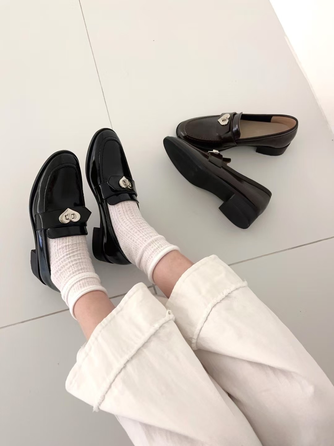 學院風愛心釦真皮皮鞋