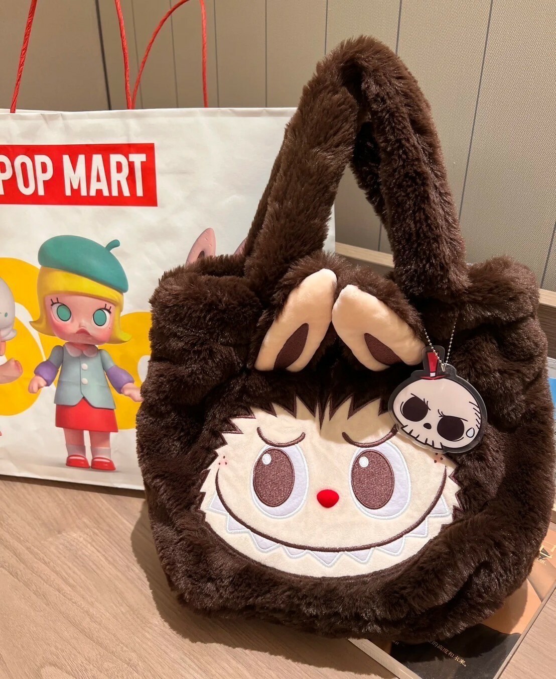 POP MART 泡泡瑪特 拉布布 LABUBU 絨毛 造型 雙面設計 翻翻包 手提包 托特包 -泡泡瑪特城市樂園