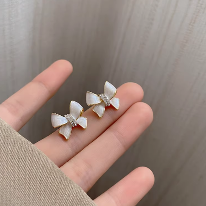 蝴蝶結綴鑽耳環