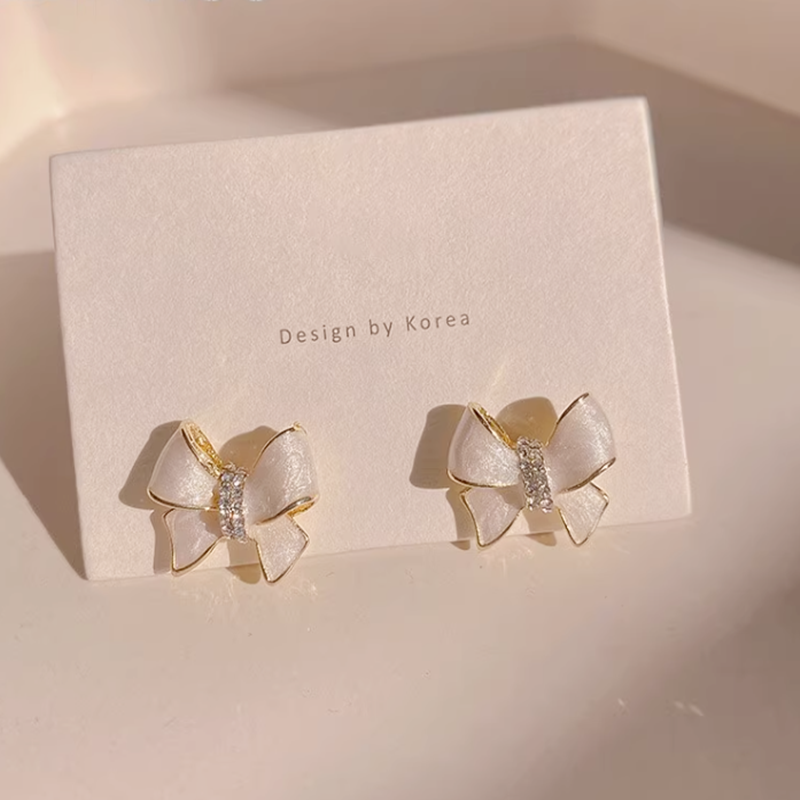 蝴蝶結綴鑽耳環