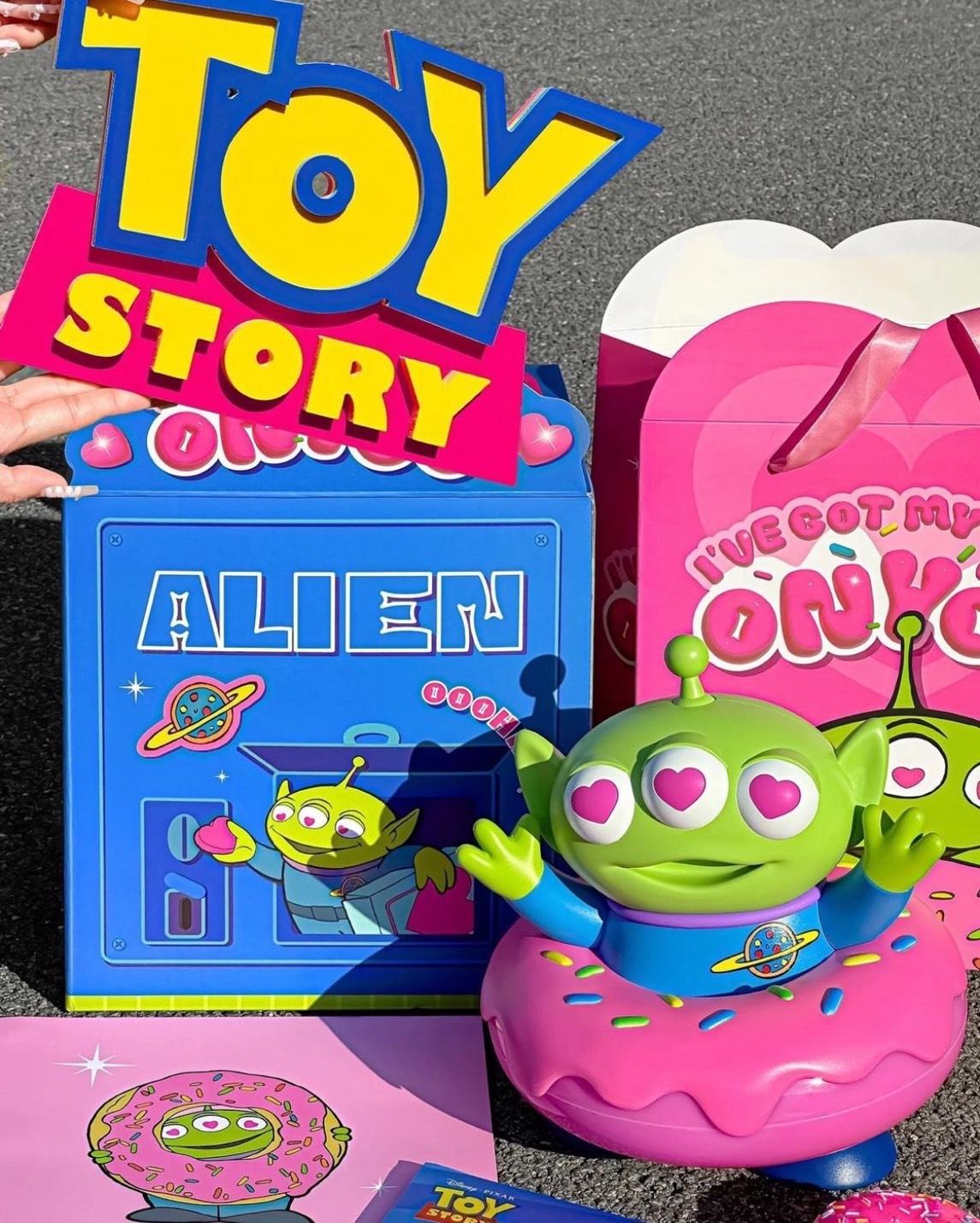 <正版授權>迪士尼 三眼怪甜甜圈心動夜燈 愛心發光