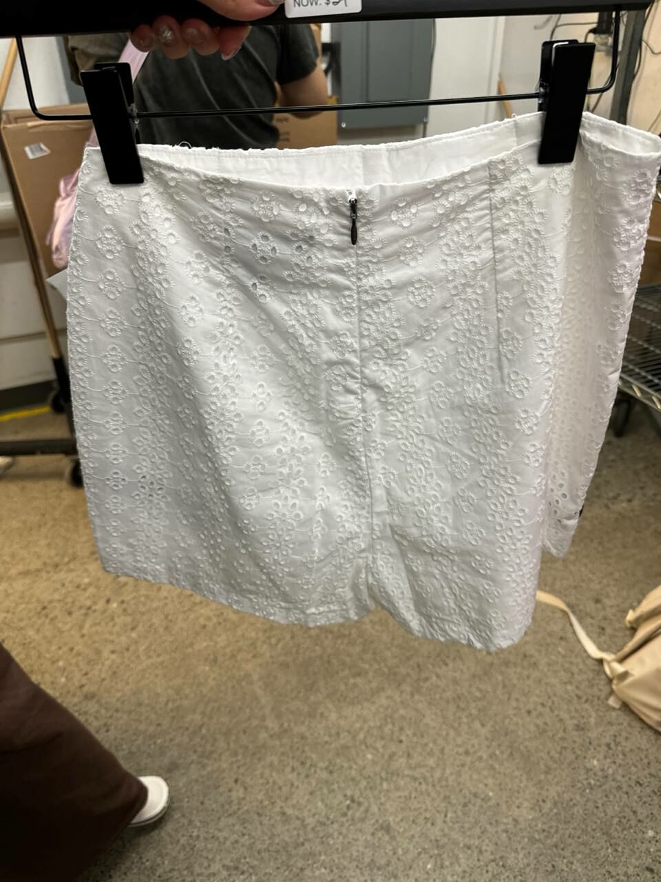 [S] DKNY EYELET HIGH WAIST SHORT,WHITE, DJ4S8007-WHT [FINAL SALE] (SD1107)