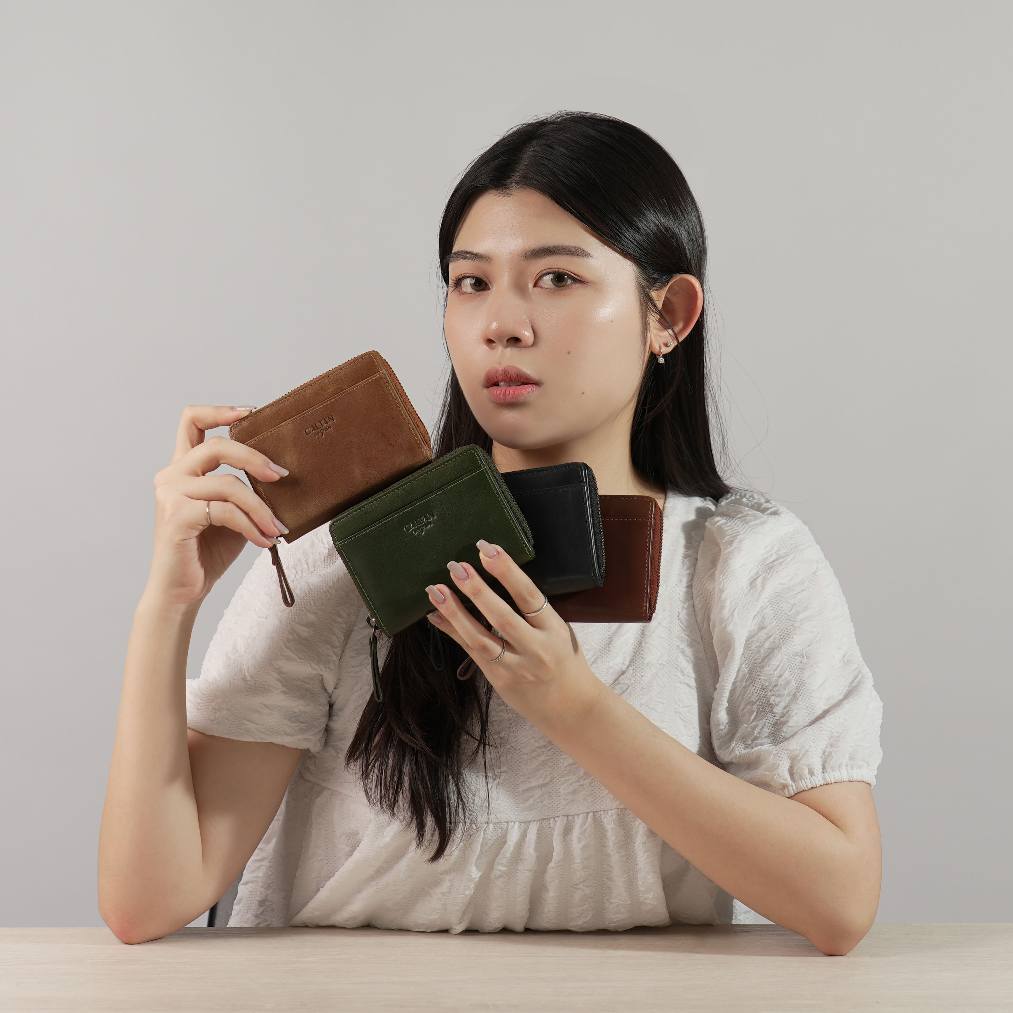 簡約真皮ㄇ字型拉鍊時尚短夾-五色(074350)