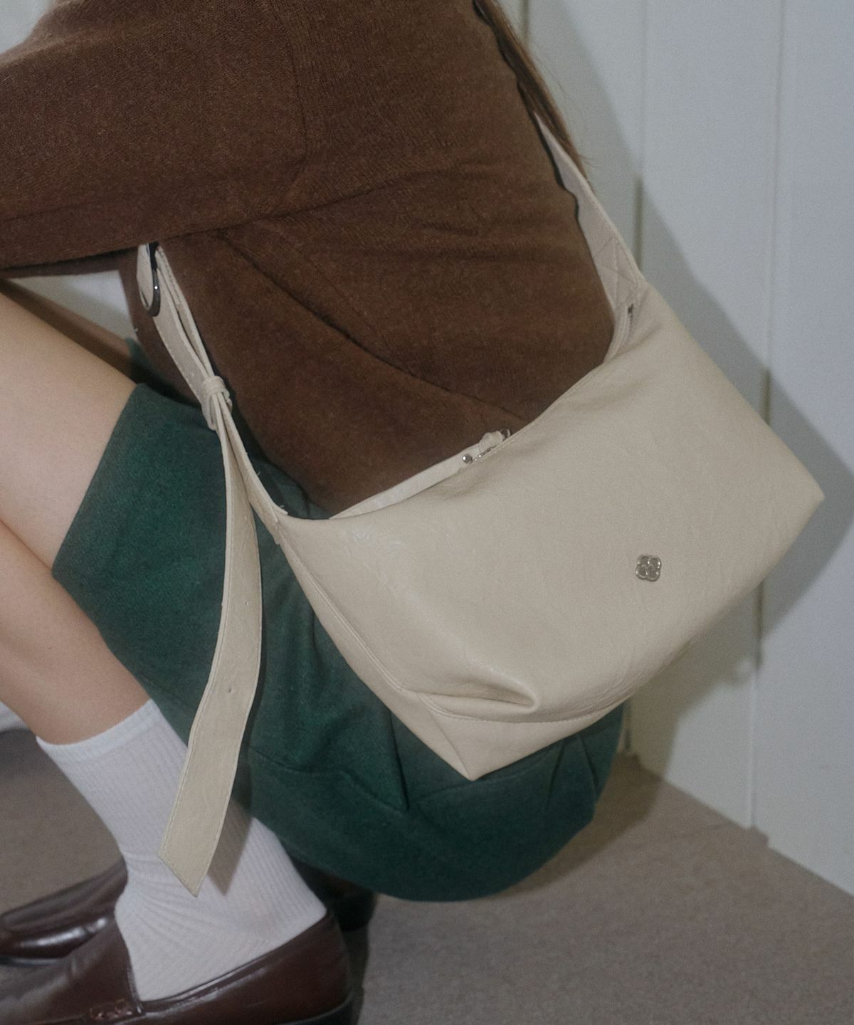 HEEARI Tale Buckle Hobo Bag