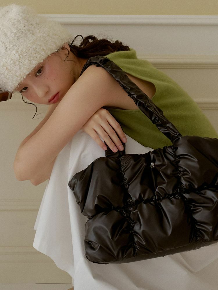 HEEARI Rosy Shirring Padding Shoulder Bag