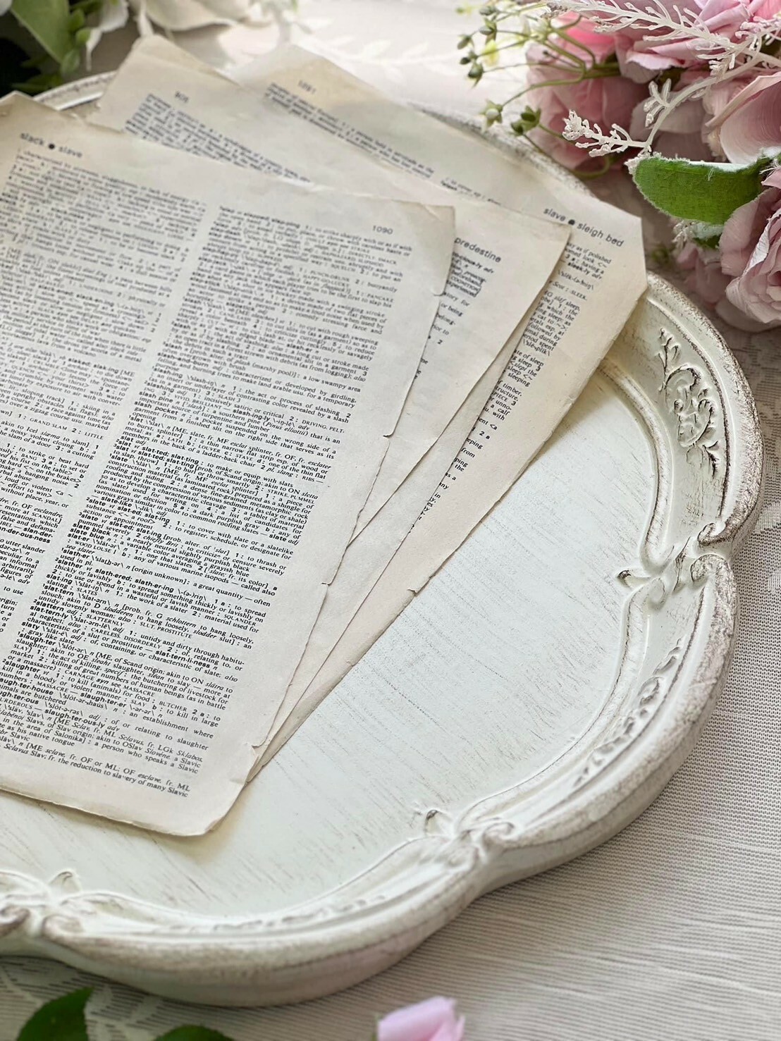 維多利亞骨瓷 義大利佛羅倫斯花瓣餐盤裝飾墊-復古白