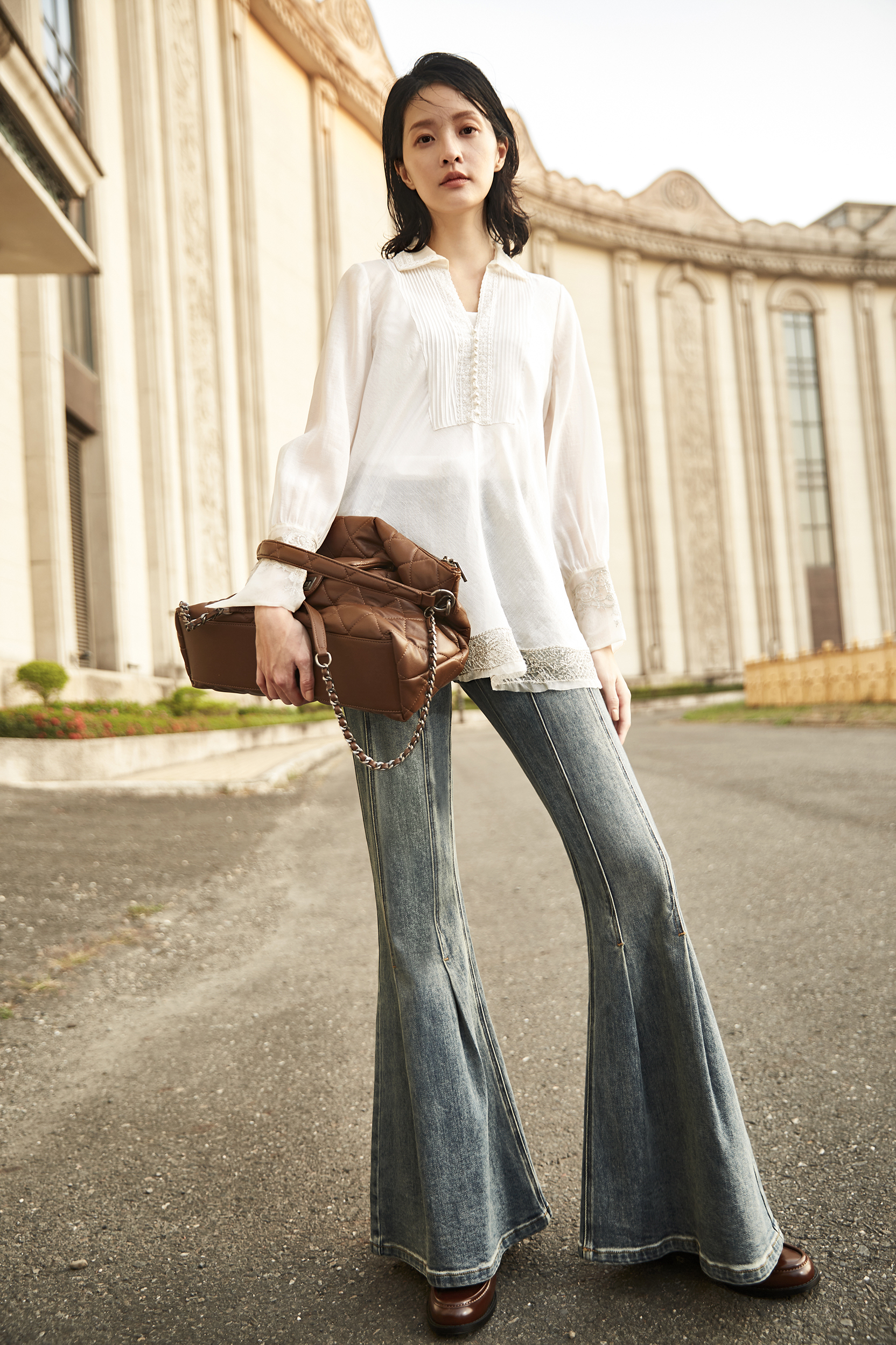 BD15101A1 時光之旅絲棉拚烏干紗刺繡娃娃罩衫 (附綁帶)