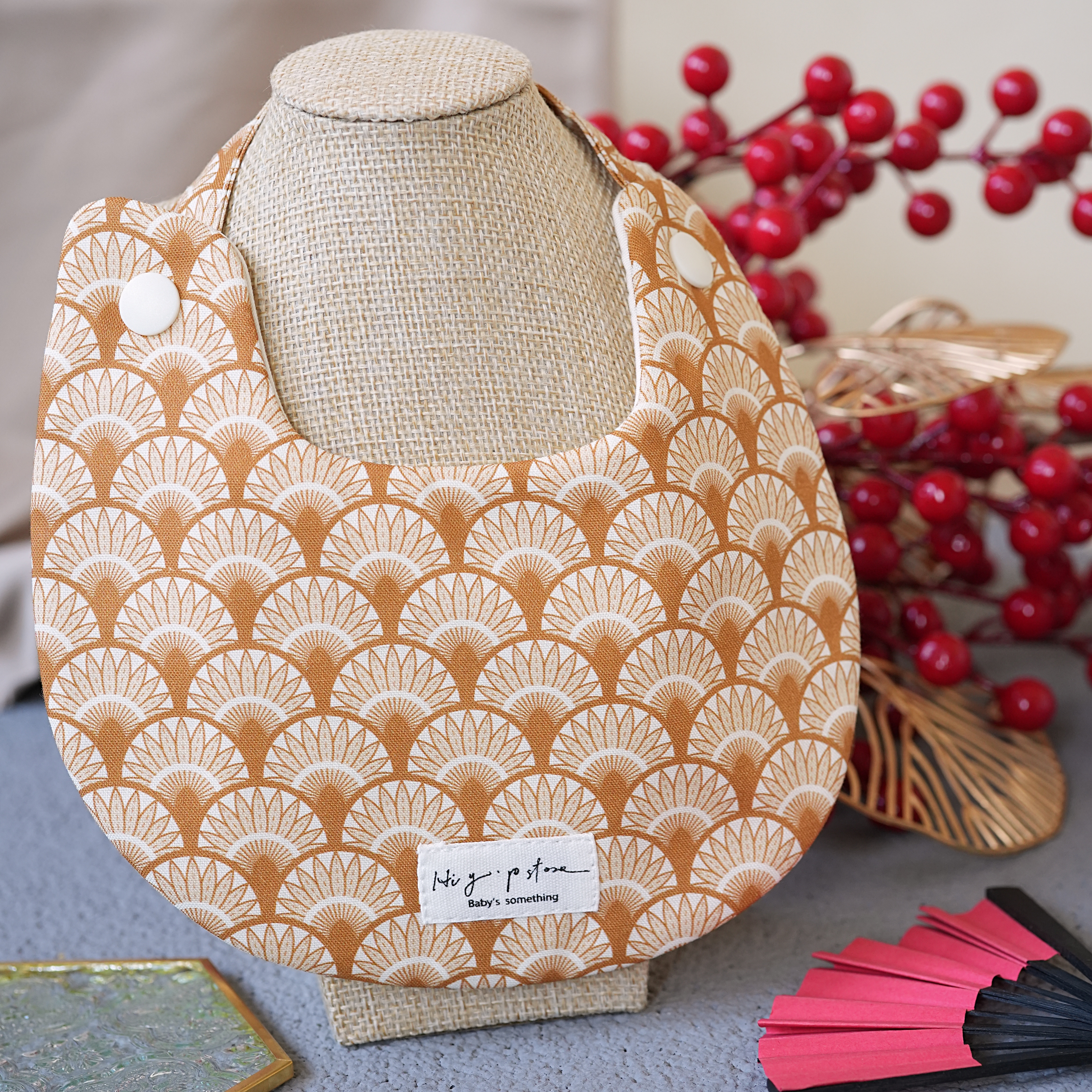 Hi Y.P store-手作圍兜-扇心如意