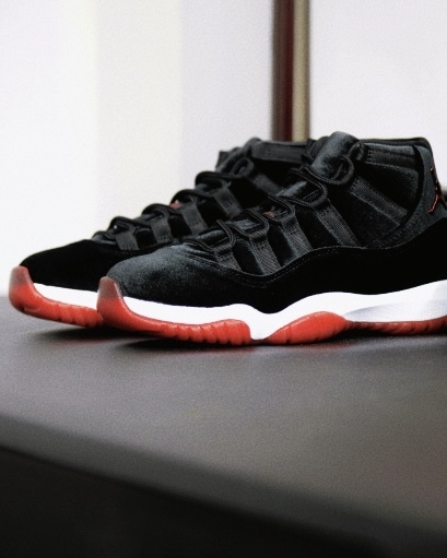【Focus Store】現貨秒發 Nike Air Jordan 11 Retro Wmns "Bred Velvet" 黑紅 DB5457-061