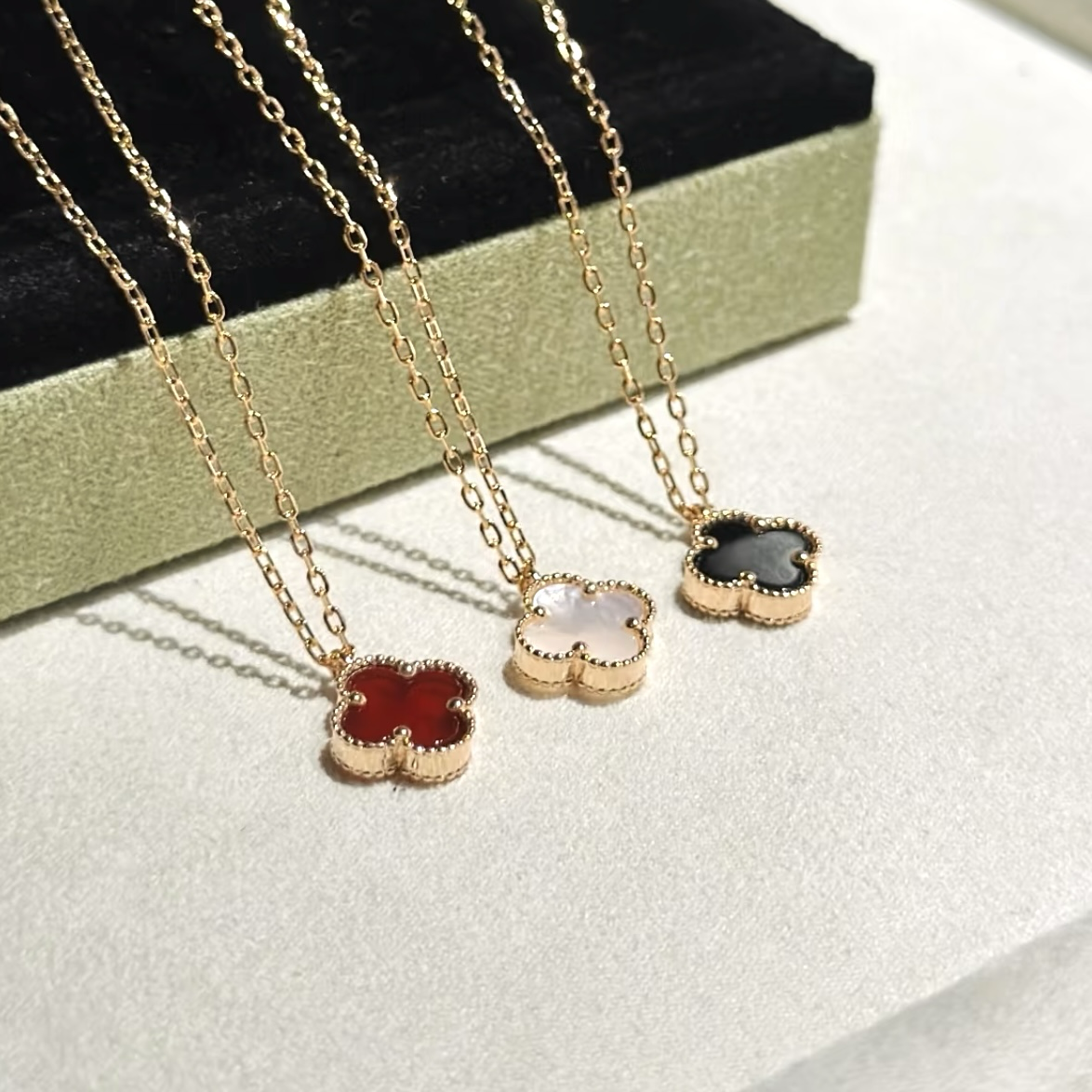 18k mini白母貝/瑪瑙四葉草”高奢定製項鍊