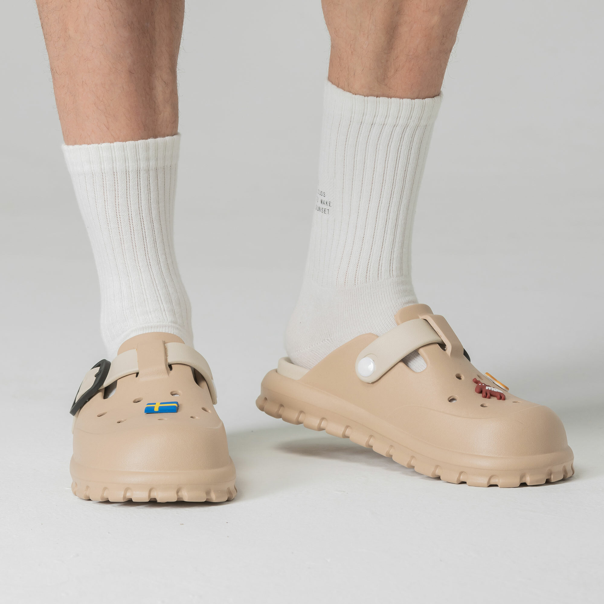 moz瑞典 駝鹿 小方糖 方扣 防水 洞洞鞋 拖鞋 涼鞋 (奶茶)