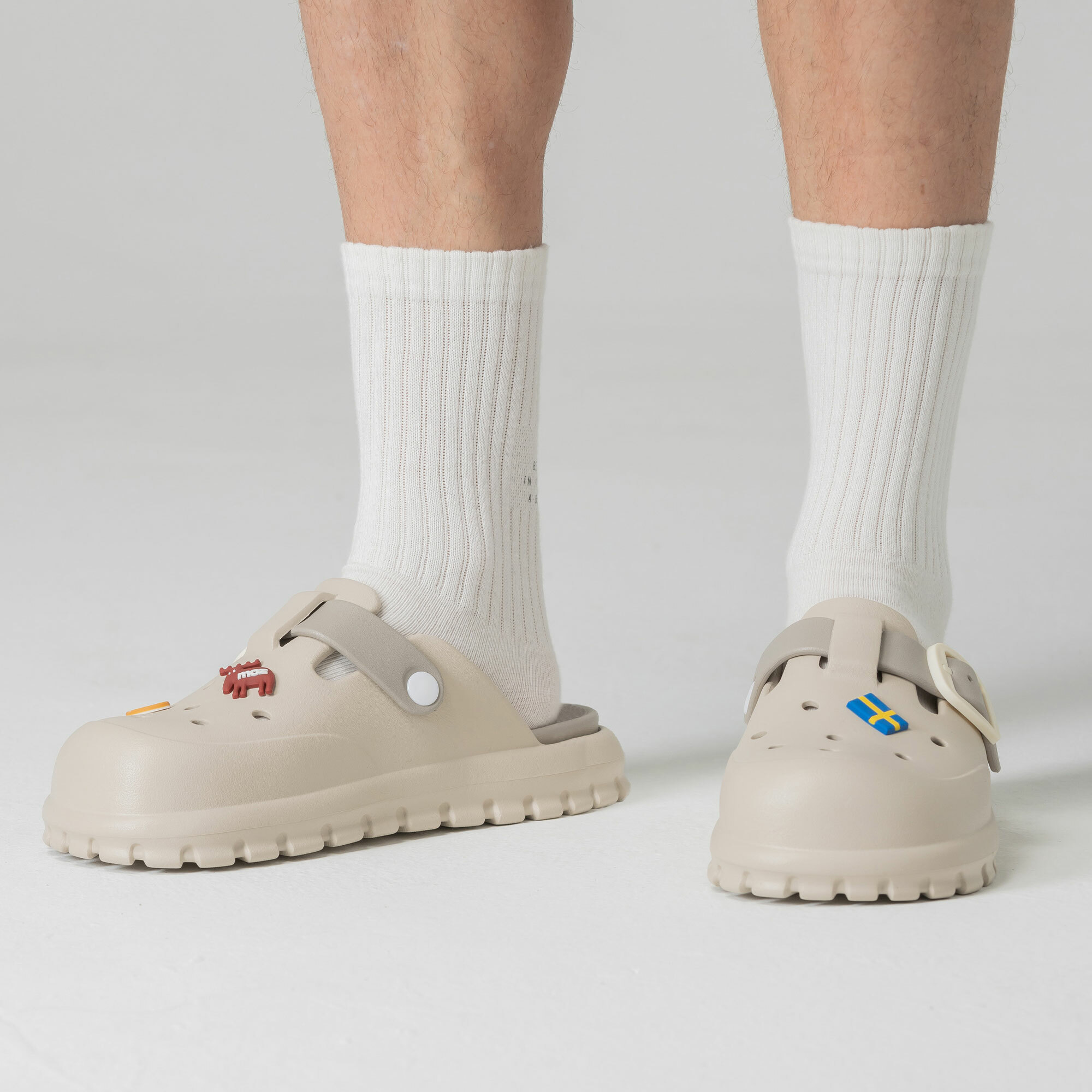 【惜福商品$799】moz瑞典 駝鹿 防水 洞洞鞋 拖鞋 涼鞋 (灰白)