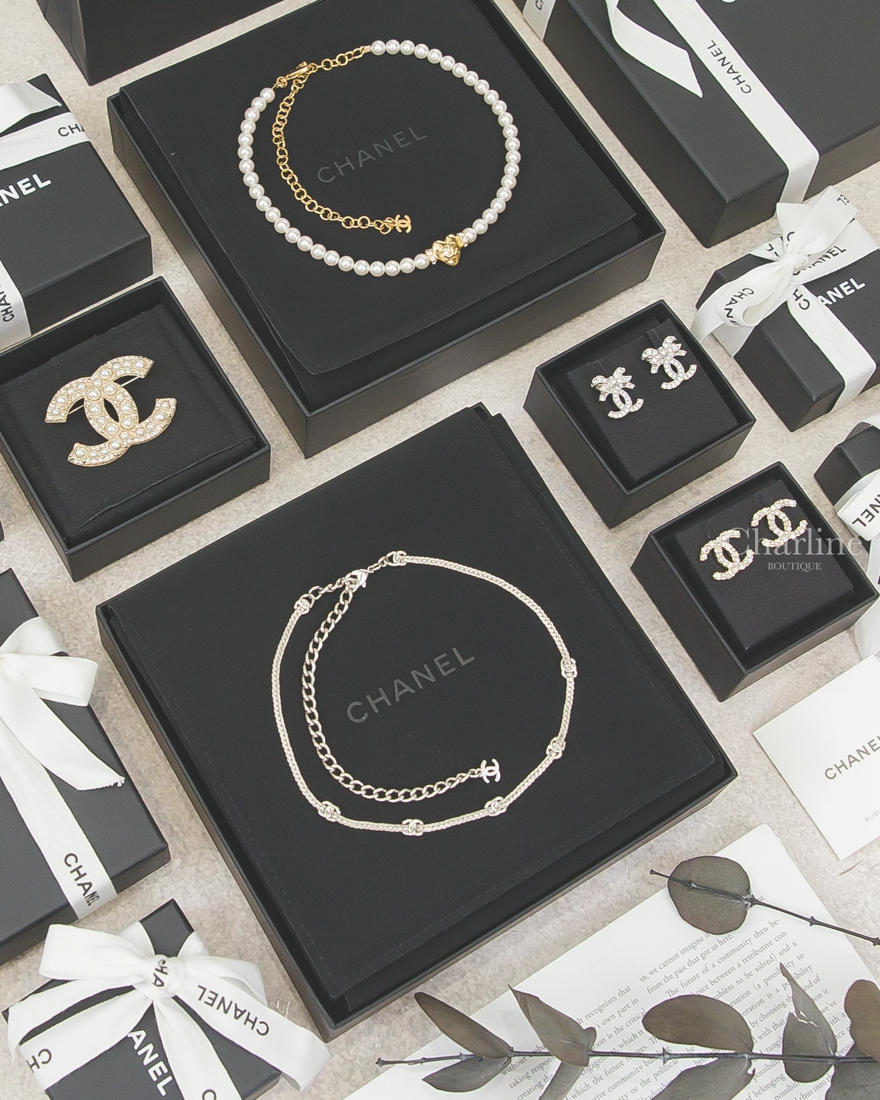 Chanel 銀色五顆CC頸鏈,銀色水鑽蝴蝶結CC耳環,金色珍珠水鑽CC耳環,金色CC愛心鑲鑽白色珍珠頸鏈,金色大小珍珠水鑽CC胸針-Charline Boutique 精品代購