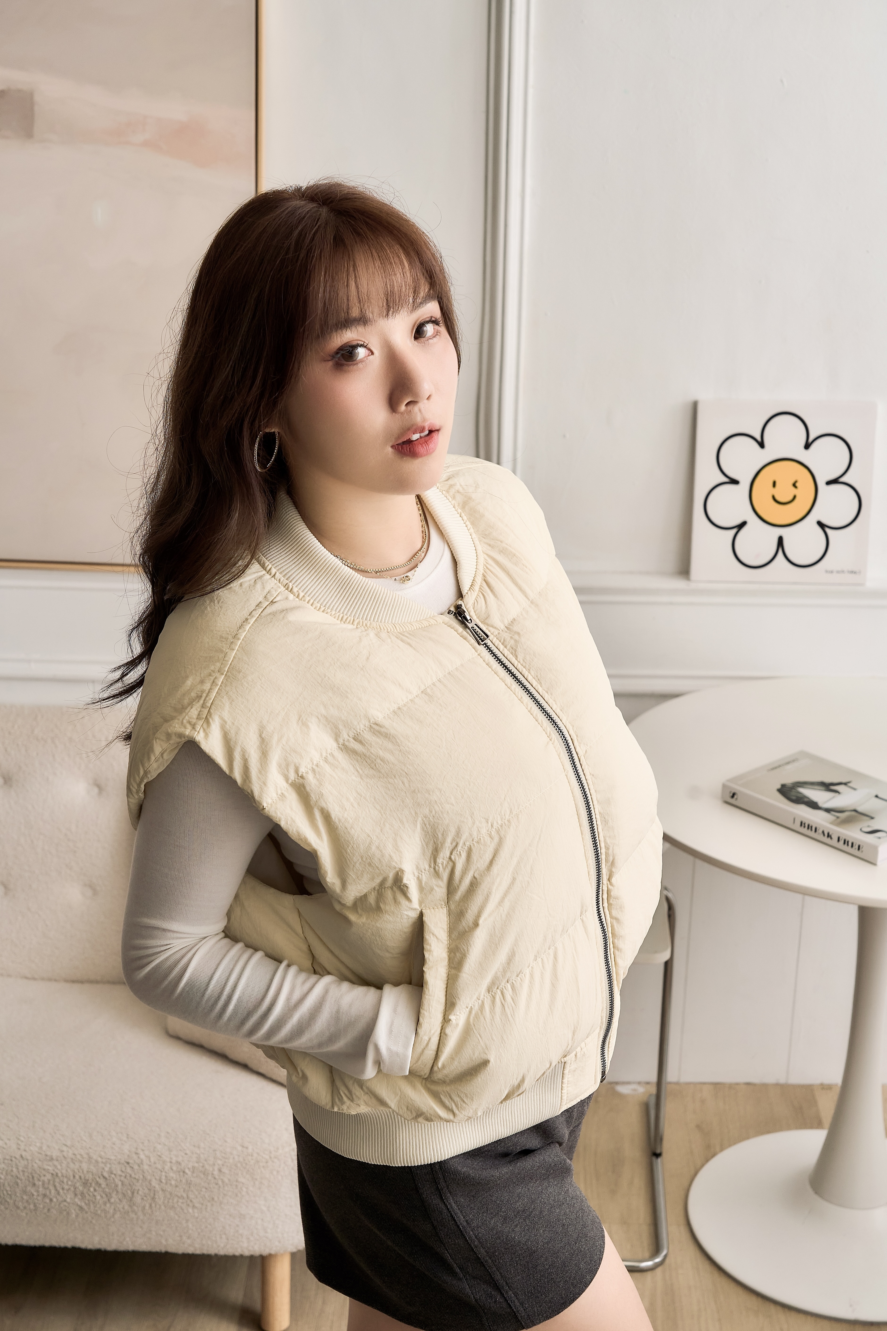 Loose and Draped Shoulder Warm Vest