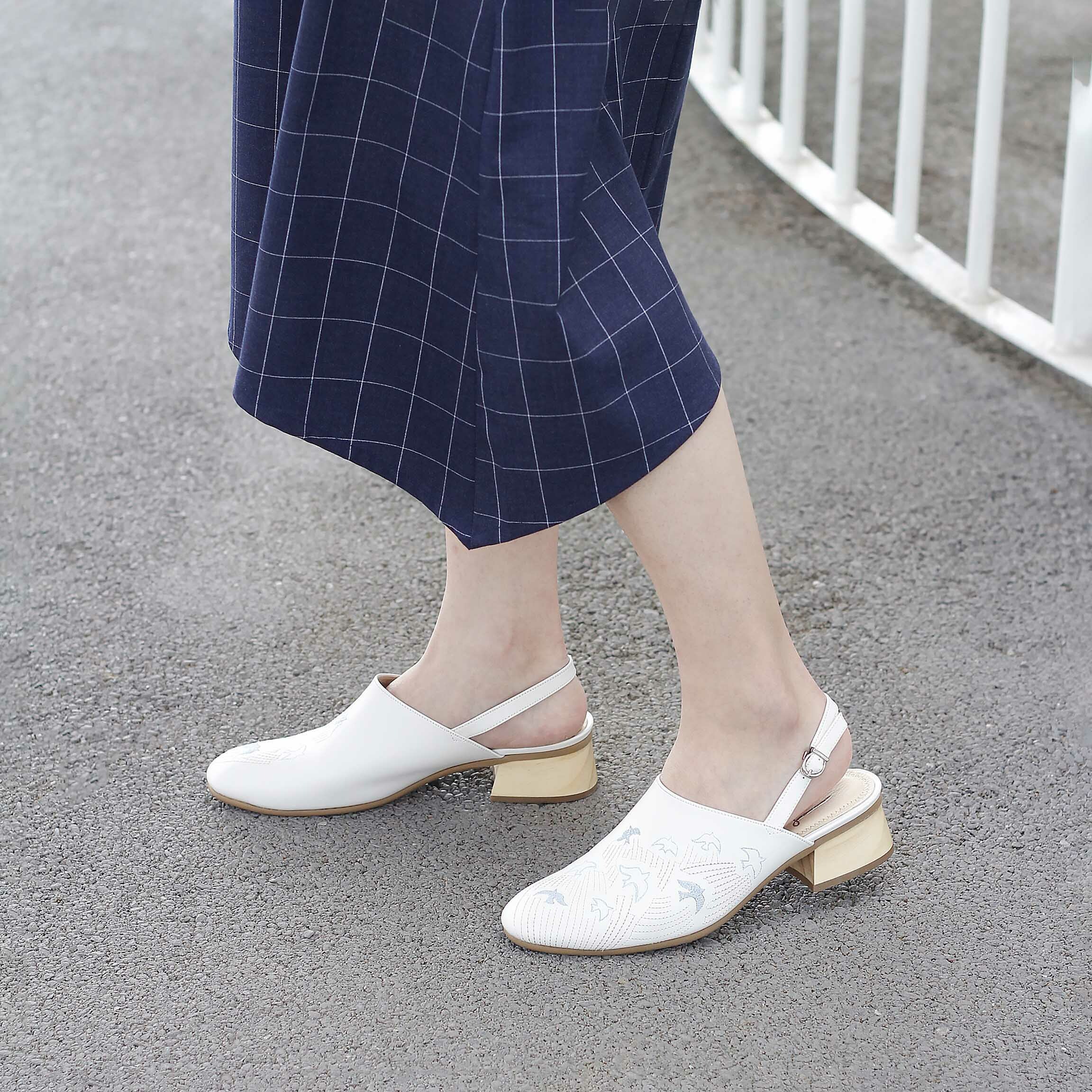 刺繡木跟穆勒鞋｜自由飛翔(雲朵白)