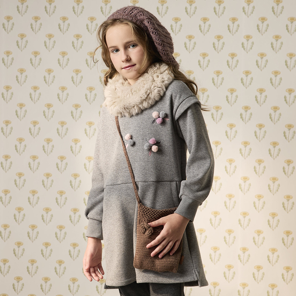 PIPPY 簡潔連帽立體毛球純棉連身洋裝 灰