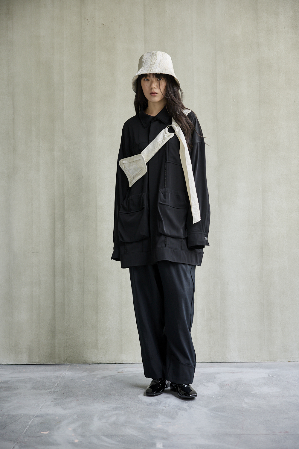 鬆緊帶刺繡長褲