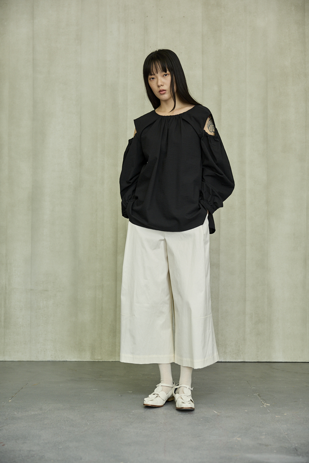 束腰設計後鏤空長褲