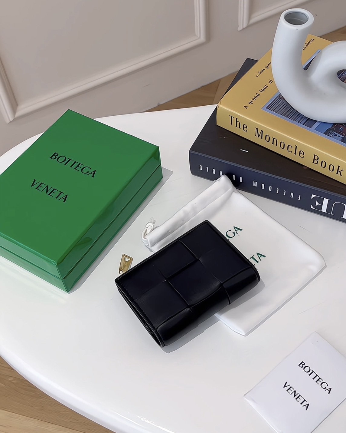 BV｜編織一字拉鍊對開短夾 黑色