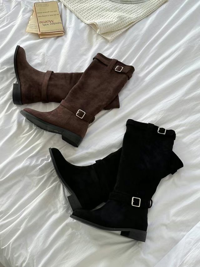 #228N312 美腿模範生，雙扣麂皮長靴