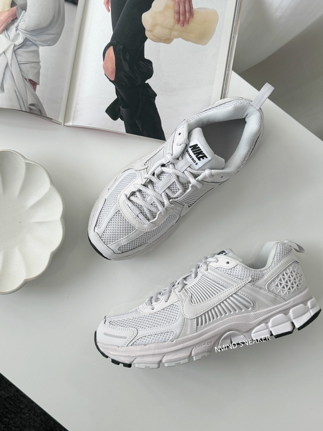 <快速出貨> Nike Zoom Vomero 5 GS 淺灰白 大童款 (HF6998100)