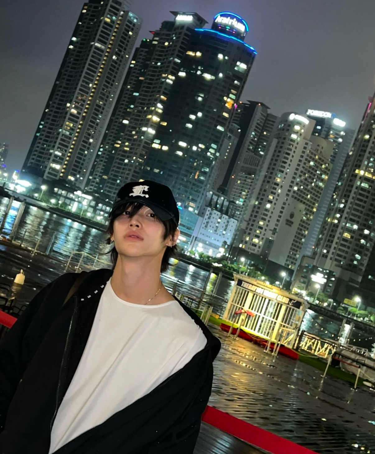 [JENNIE同款] [RIIZE WOOBIN同款] LMC - GOTHIC SATIN 6PANEL CAP (navy)