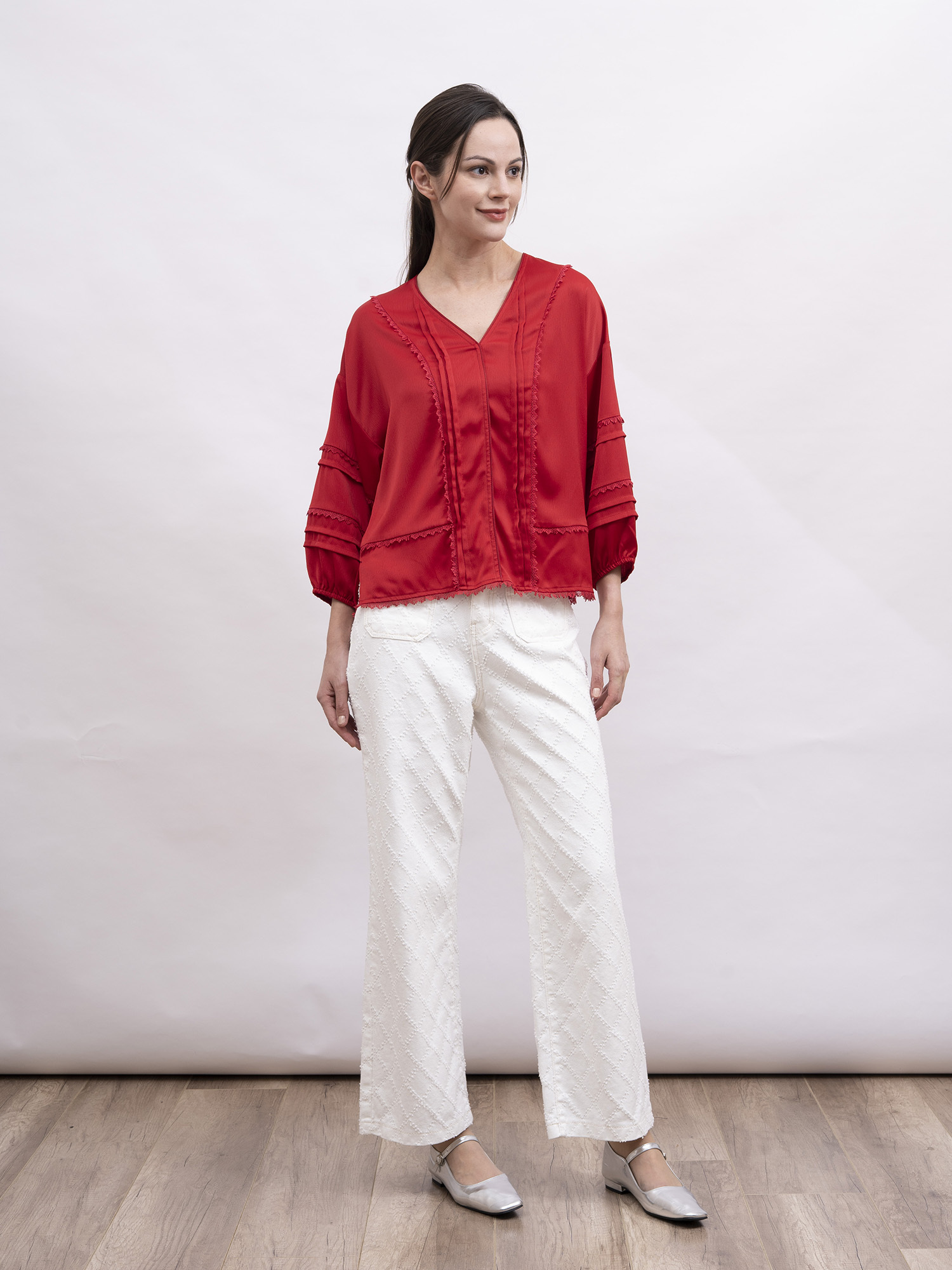 mi-tu 蕾絲飾邊壓褶V領上衣