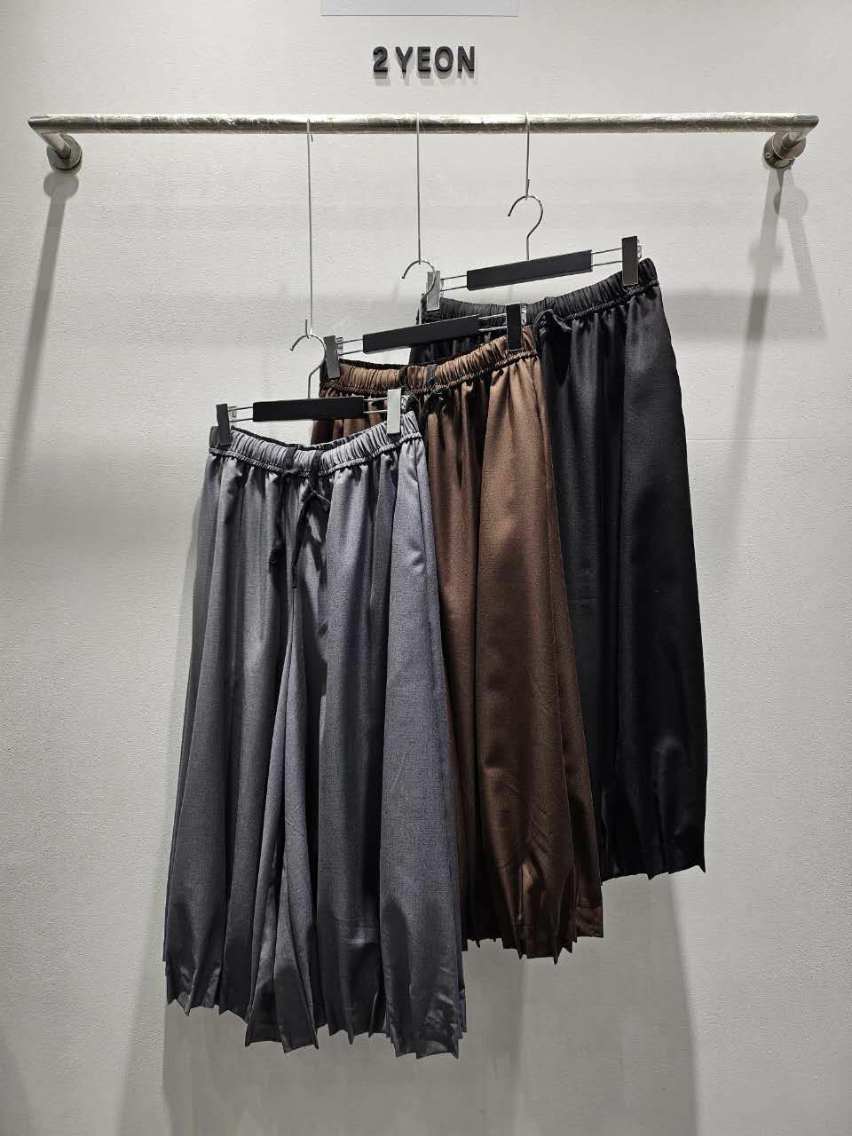 03154a/褲腳位打摺裙褲Size/28-40W’44H’36L’