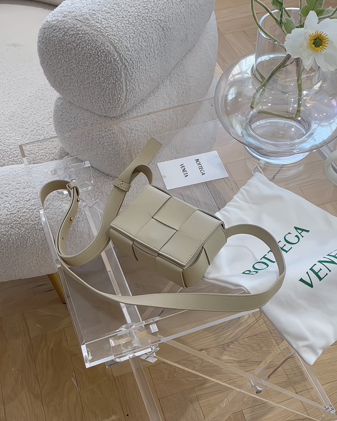 BV｜6格羊皮霧面迷你卡帶包 燕麥色